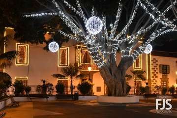 La Navidad ya ilumina Telde/Francisco Javier Santana y Antonio Alí.
